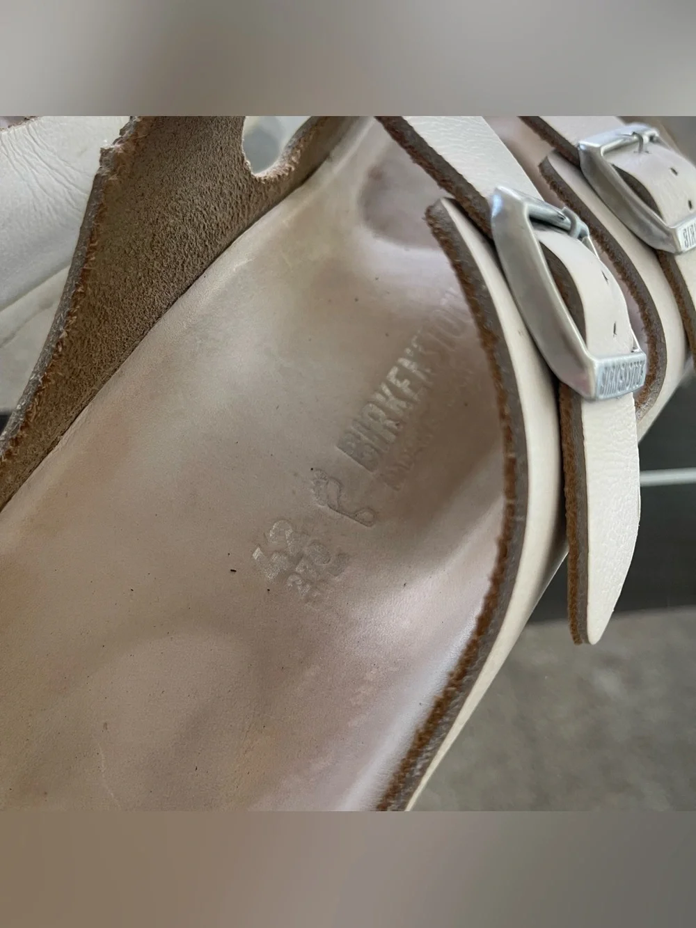 Birkenstock Arizona Birko-Flor Leather White Mens US 9 Womens US 11 EU 42 Comfy